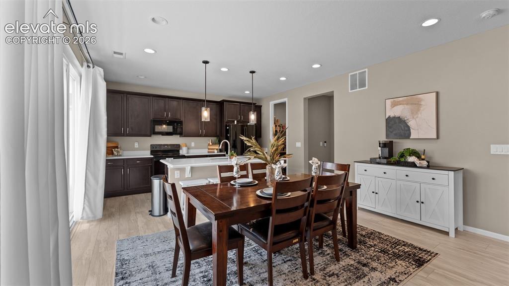 Image 8 of 38: Dining Area