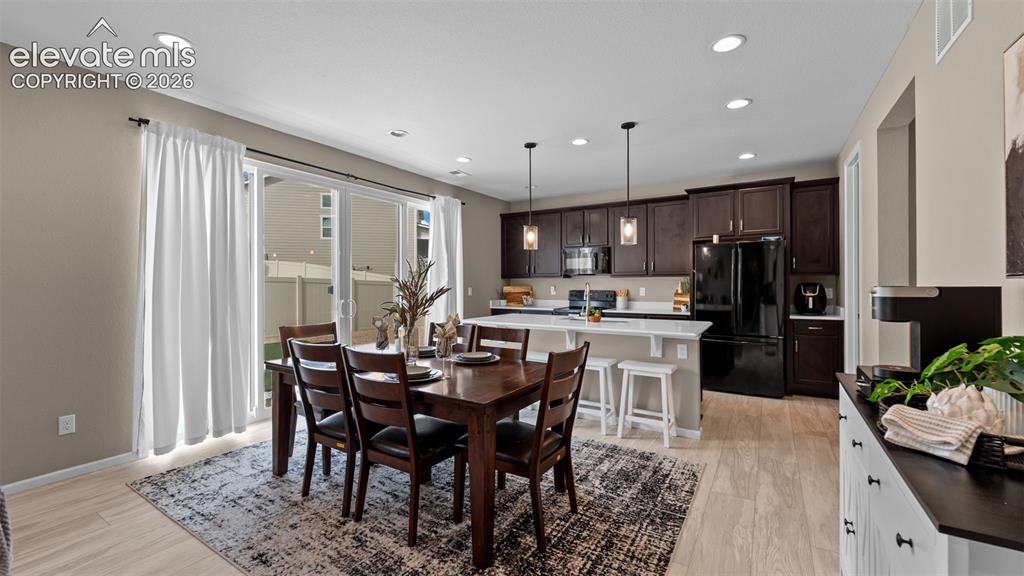 Image 9 of 38: Dining Area
