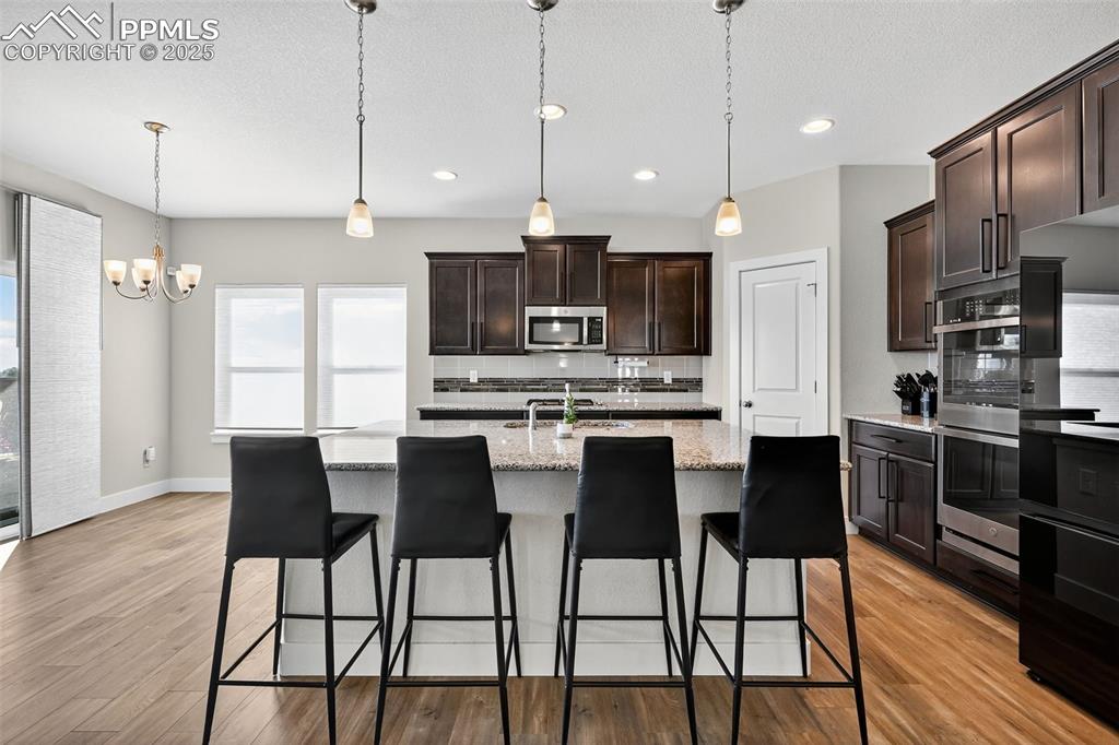 Image 15 of 36: Kitchen