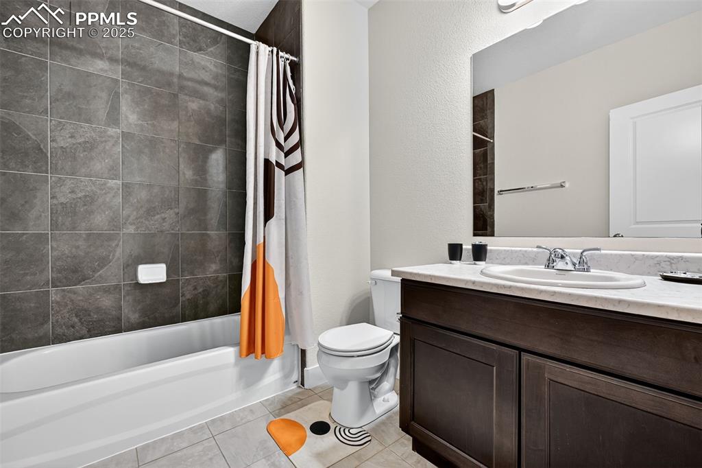 Image 30 of 36: Bathroom