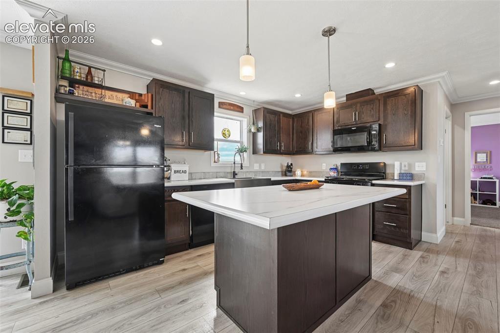 Image 10 of 37: Kitchen