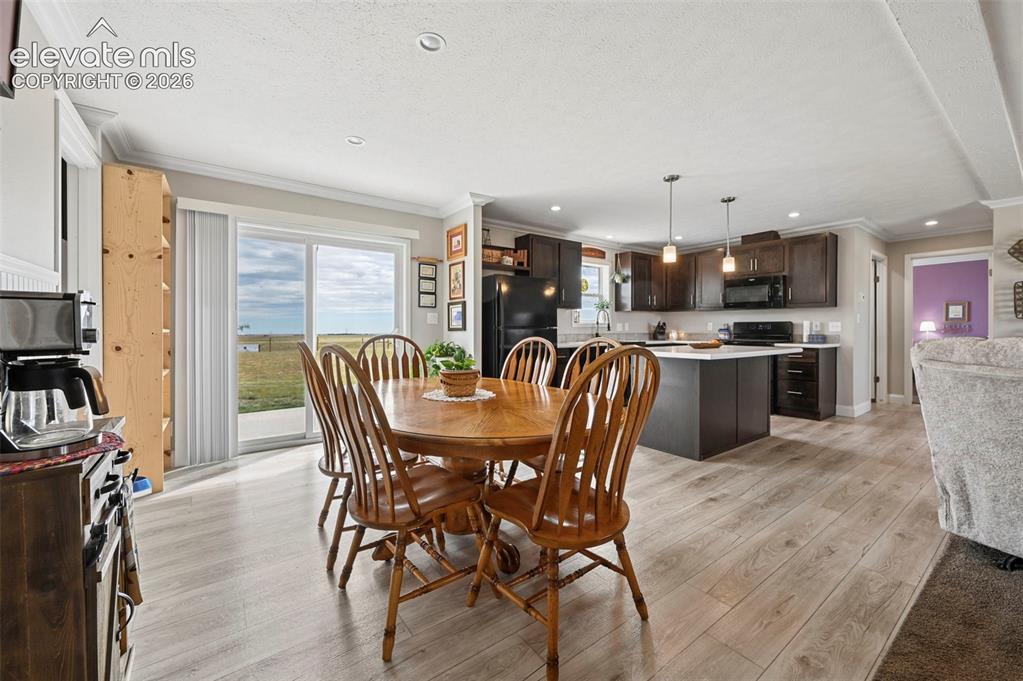 Image 11 of 37: Dining Area