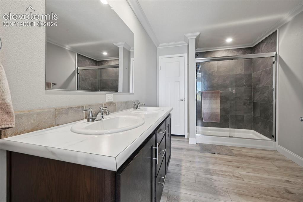 Image 18 of 37: Bathroom