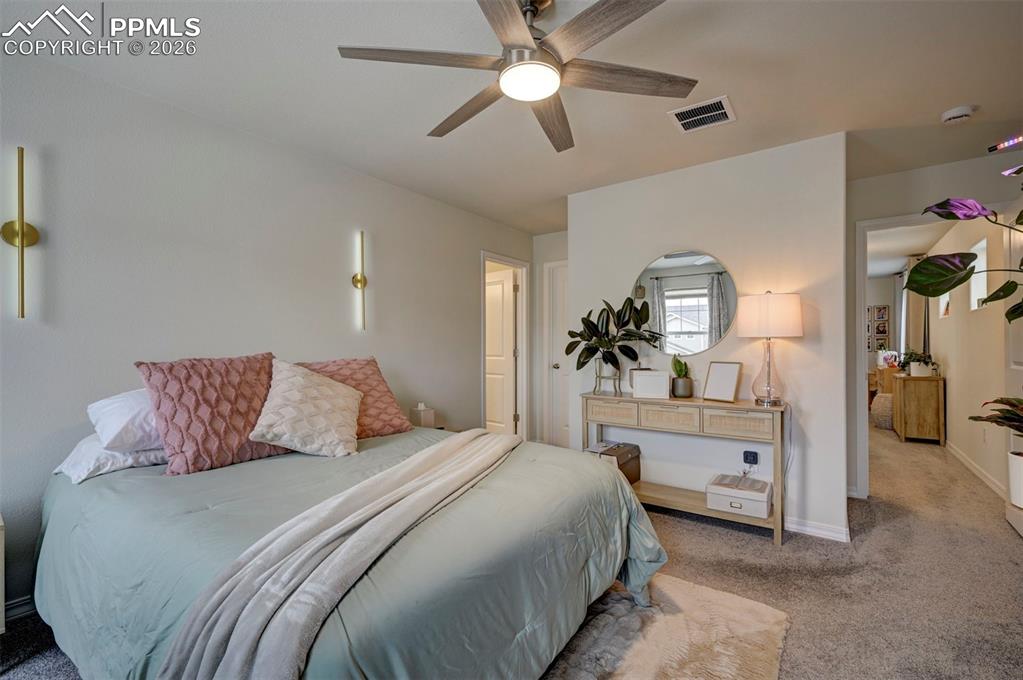 Image 25 of 42: Bedroom