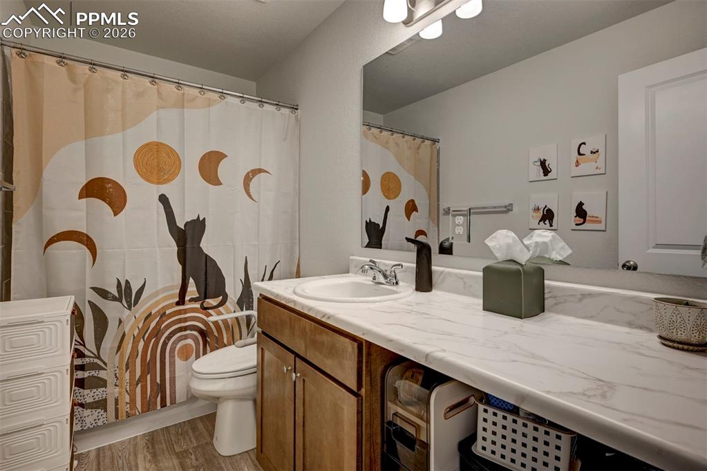 Image 31 of 42: Bathroom