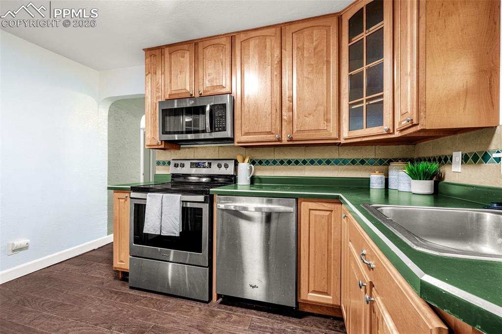 Image 10 of 34: Kitchen
