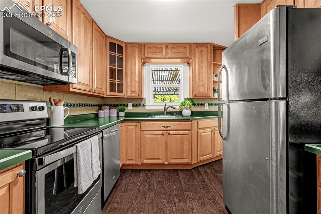 Image 3 of 34: Kitchen