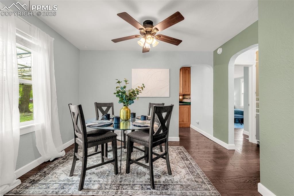 Image 4 of 34: Dining Area