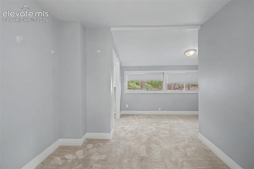 Image 11 of 27: Bedroom