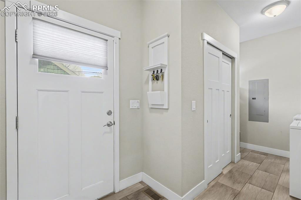 Image 15 of 36: Entry