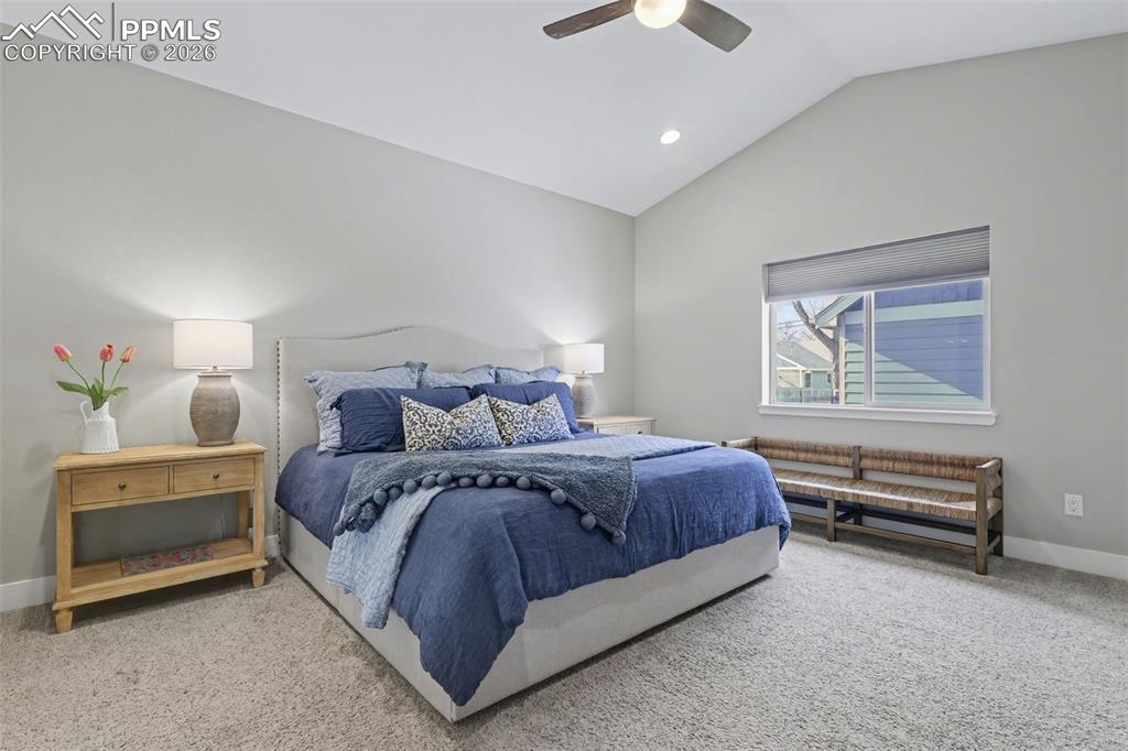 Image 17 of 36: Bedroom