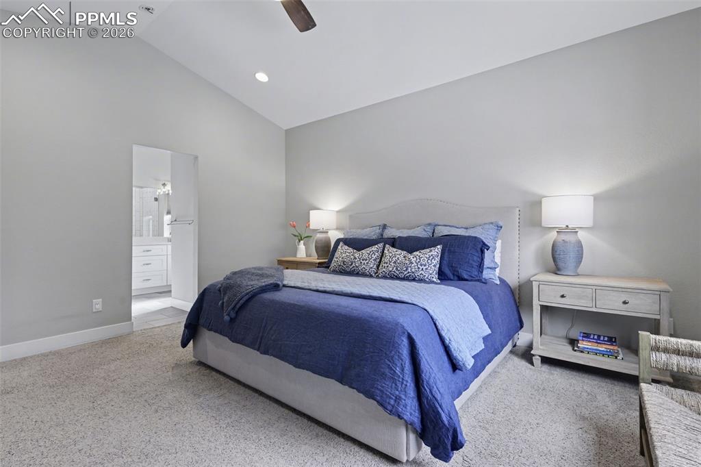 Image 18 of 36: Bedroom