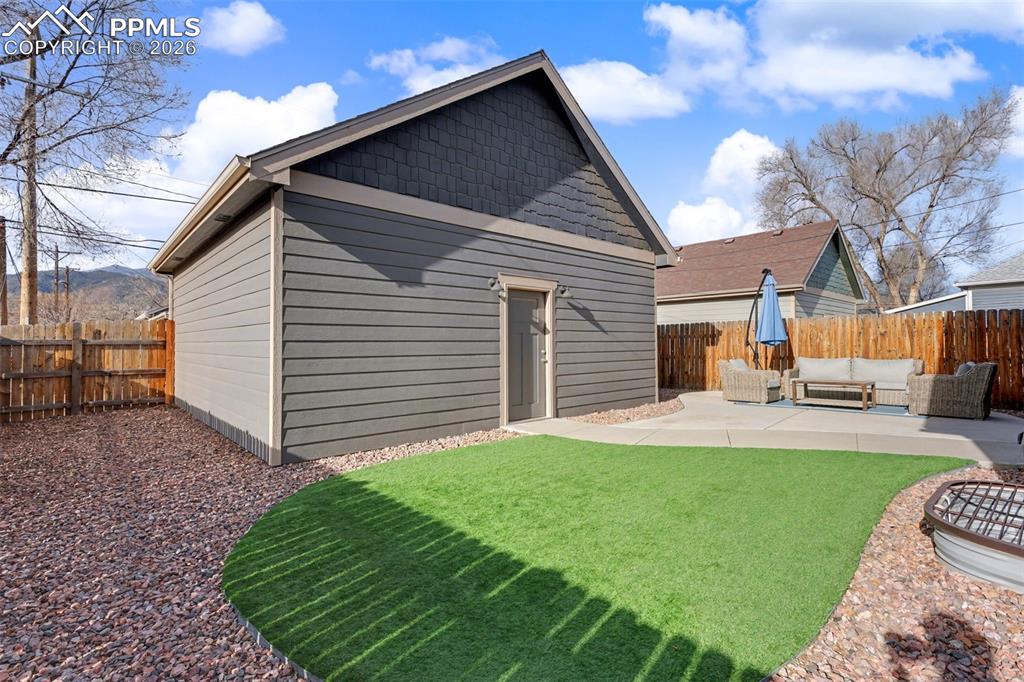 Image 31 of 36: Back of Structure