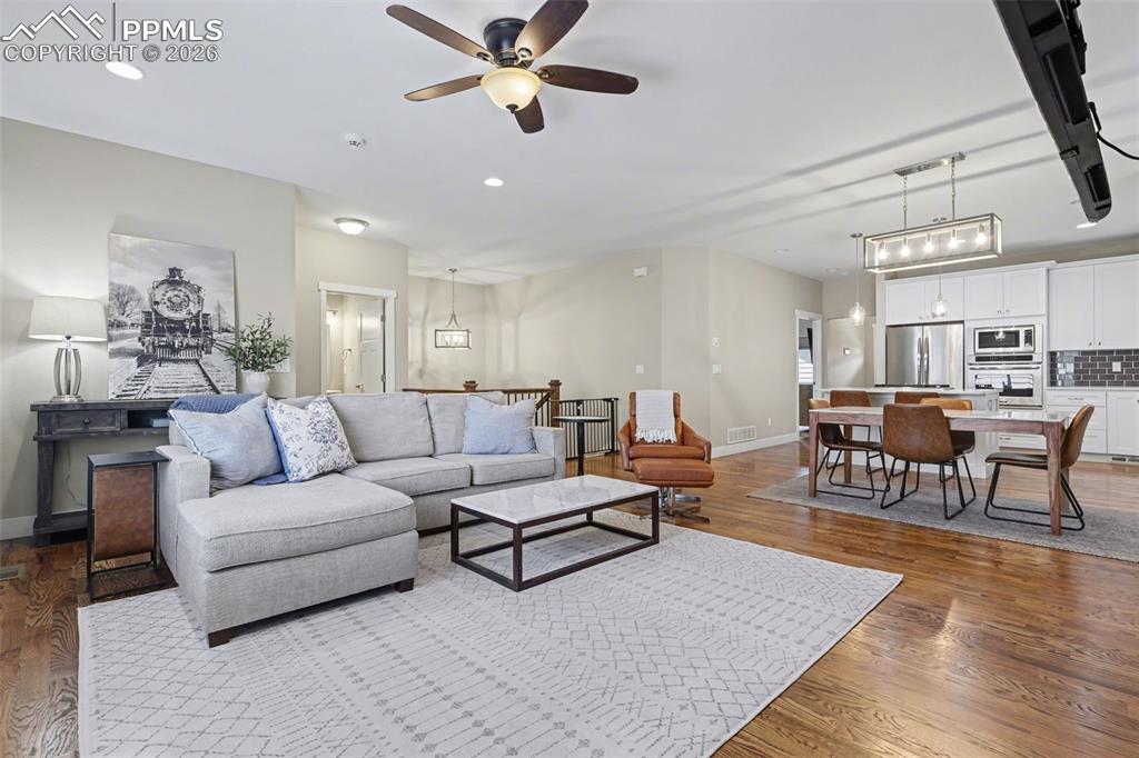 Image 5 of 36: Living Room