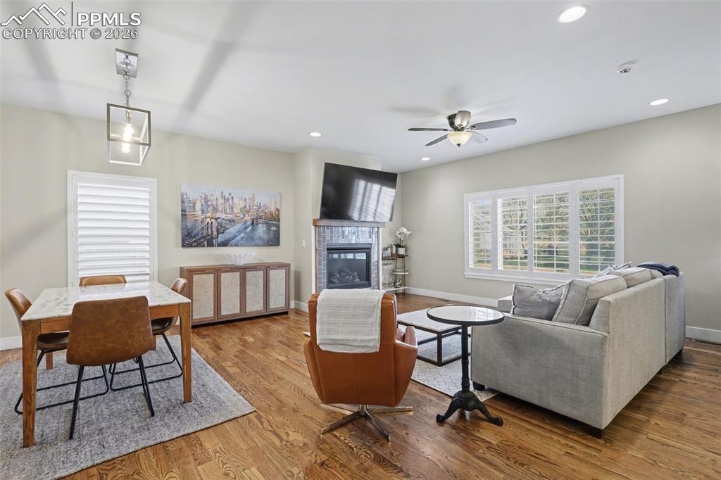 Image 6 of 36: Living Room