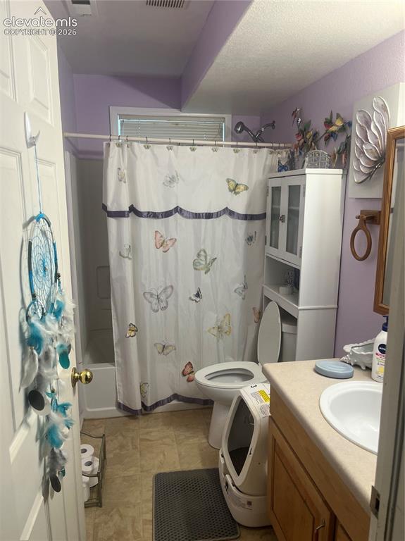 Image 11 of 14: Bathroom