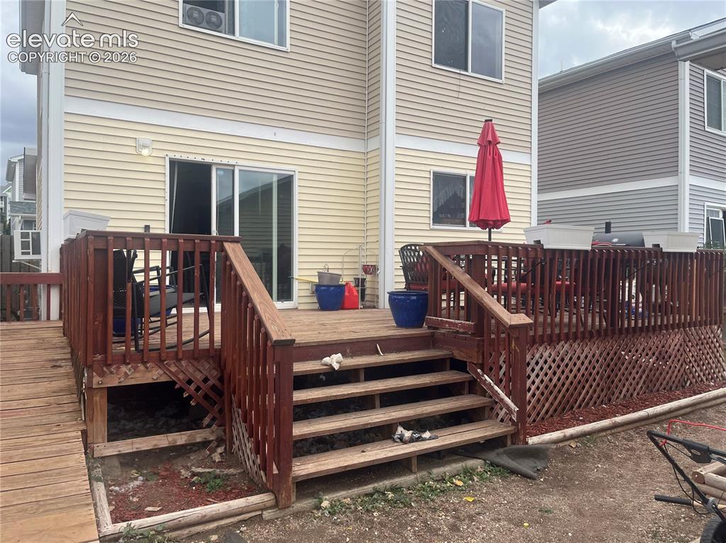 Image 13 of 14: Deck