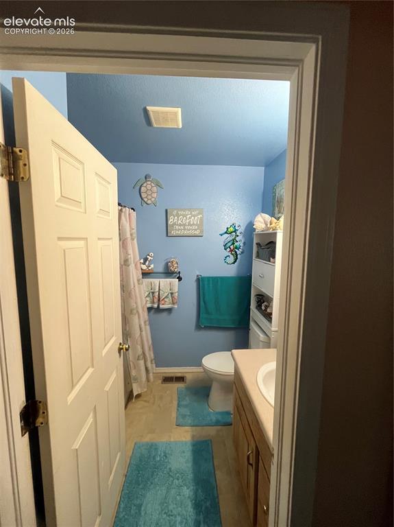 Image 3 of 14: Bathroom