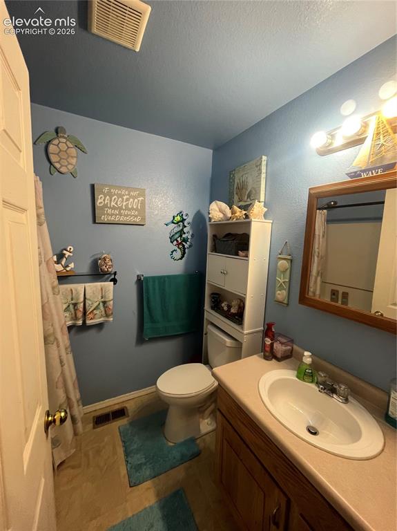 Image 4 of 14: Bathroom