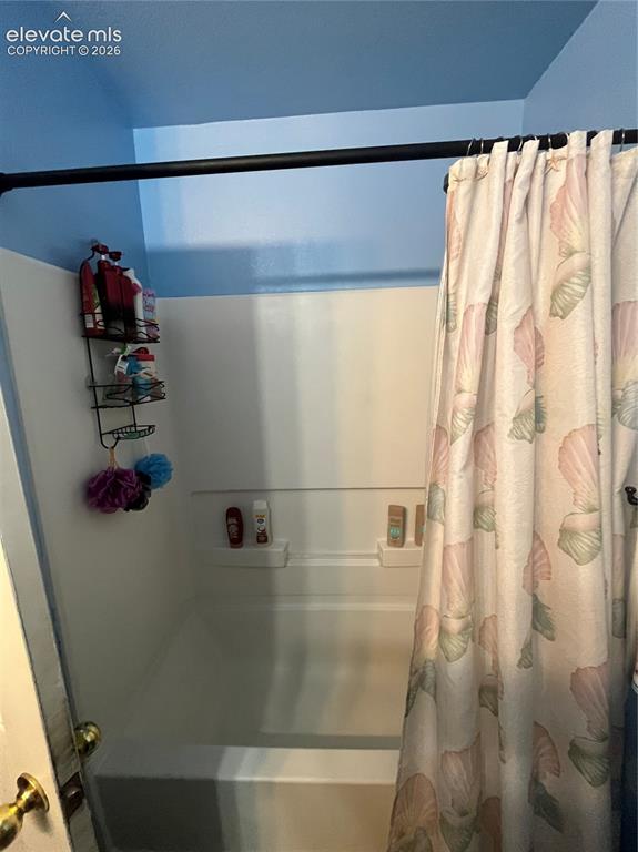 Image 5 of 14: Bathroom