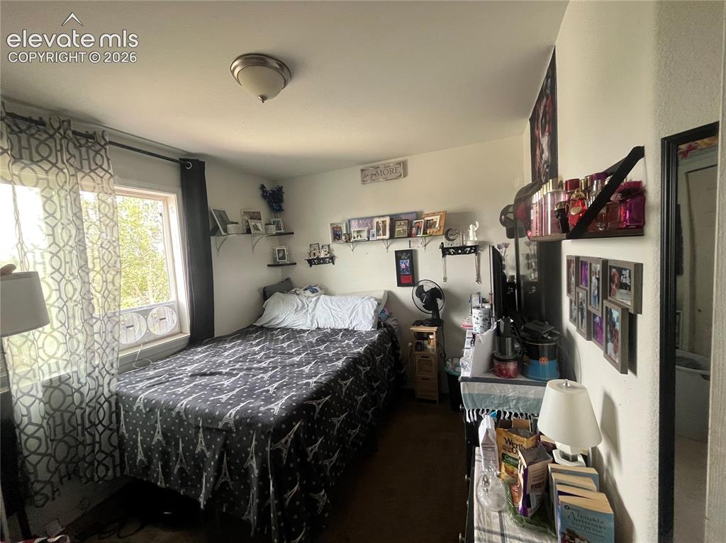 Image 8 of 14: Bedroom