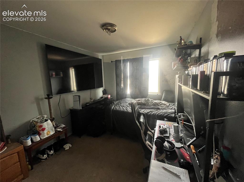 Image 9 of 14: Bedroom