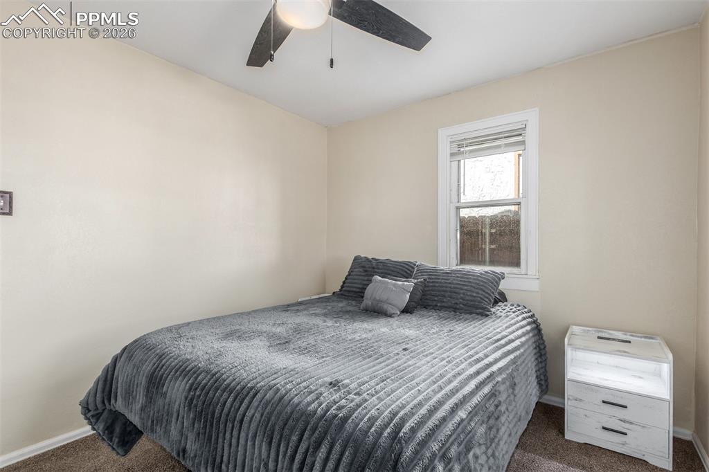 Image 18 of 32: Bedroom