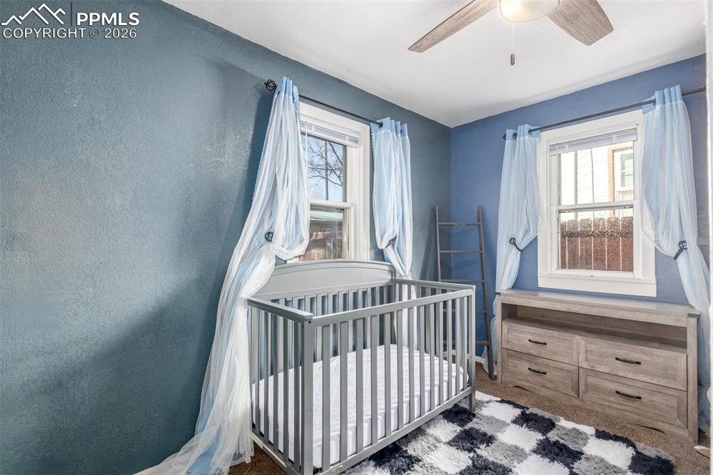 Image 21 of 32: Bedroom