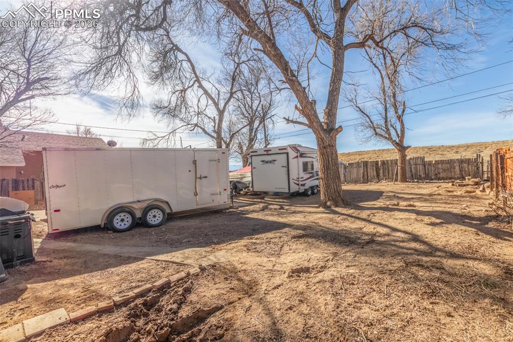 Image 32 of 32: Yard