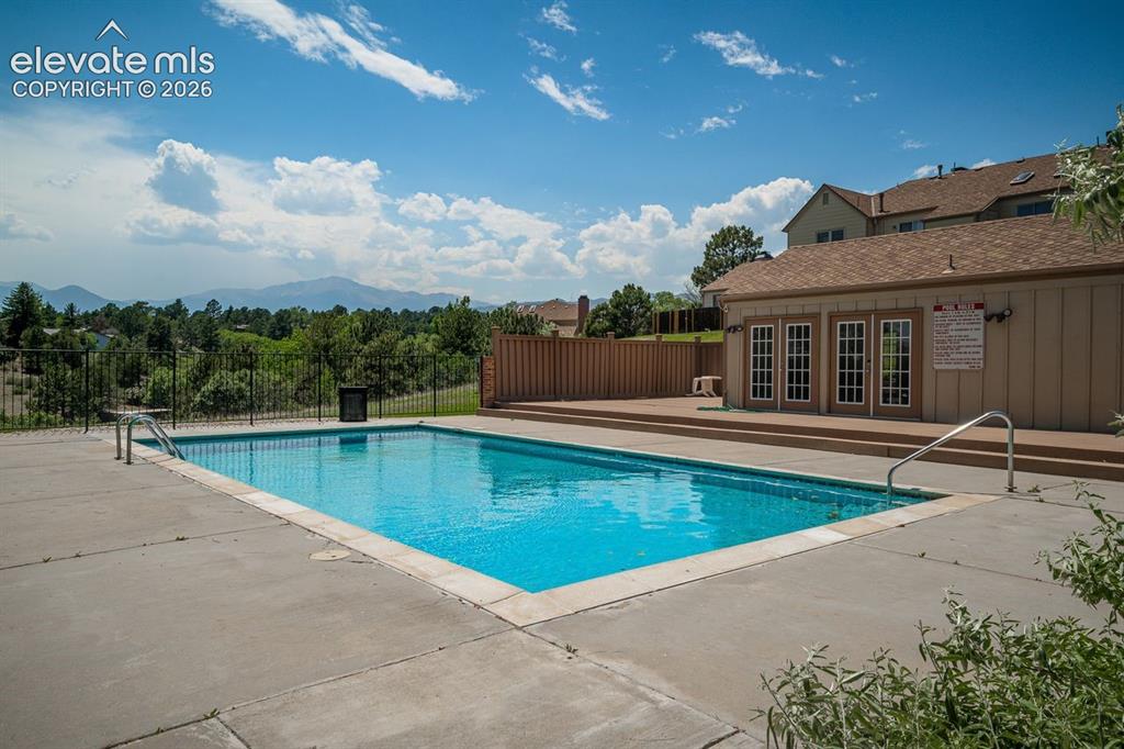 Image 31 of 32: Pool