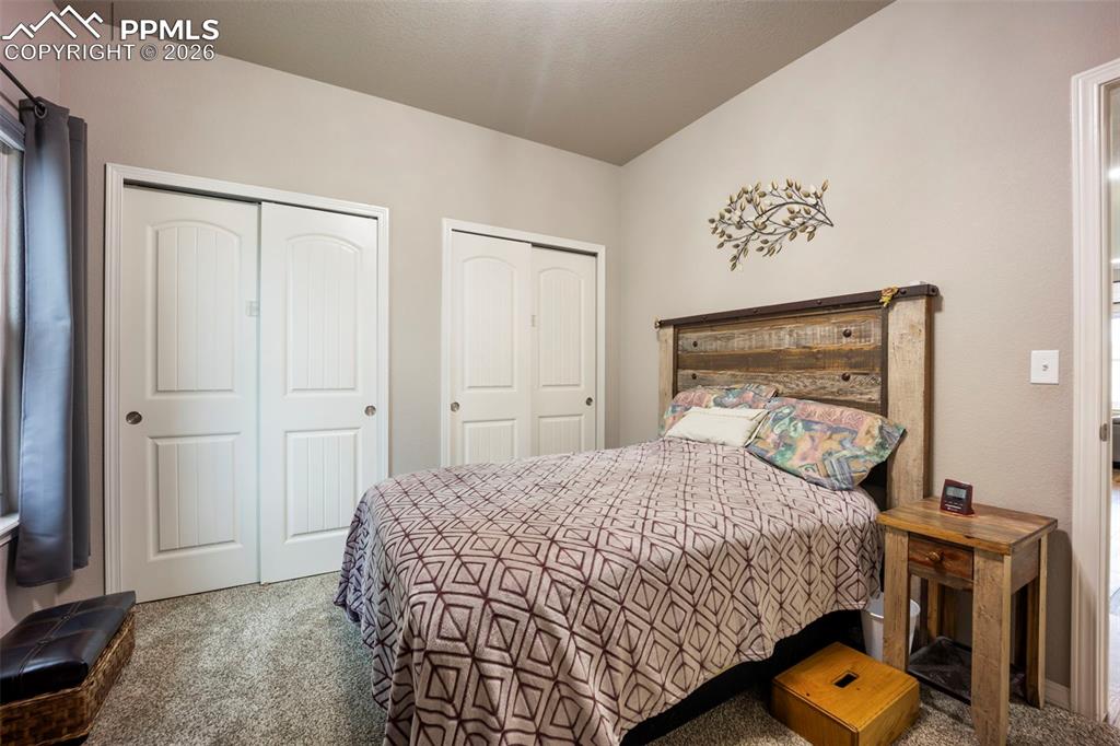 Image 11 of 27: Bedroom