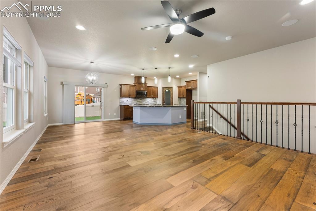 Image 14 of 27: Kitchen