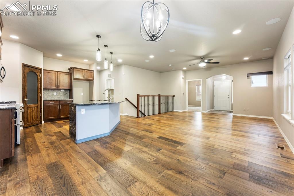 Image 15 of 27: Kitchen