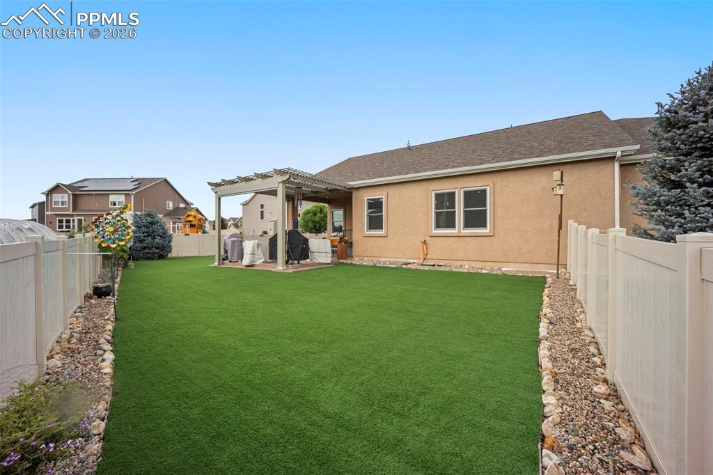 Image 20 of 27: Back of Structure