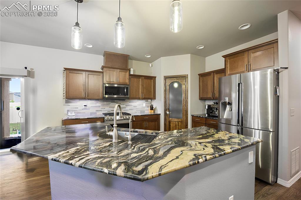 Image 3 of 27: Kitchen