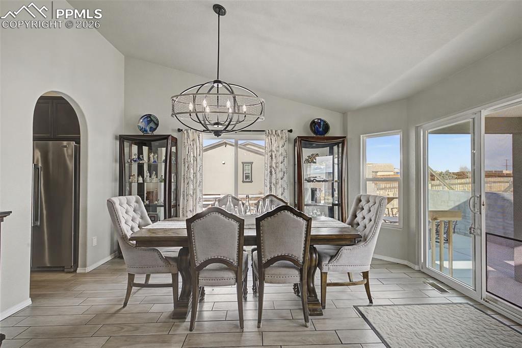 Image 10 of 47: Dining Area