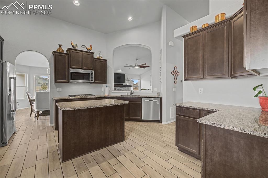 Image 14 of 47: Kitchen