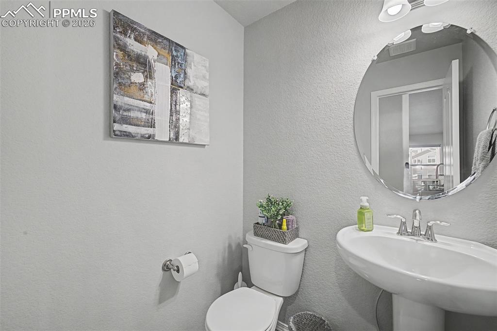 Image 21 of 47: Bathroom