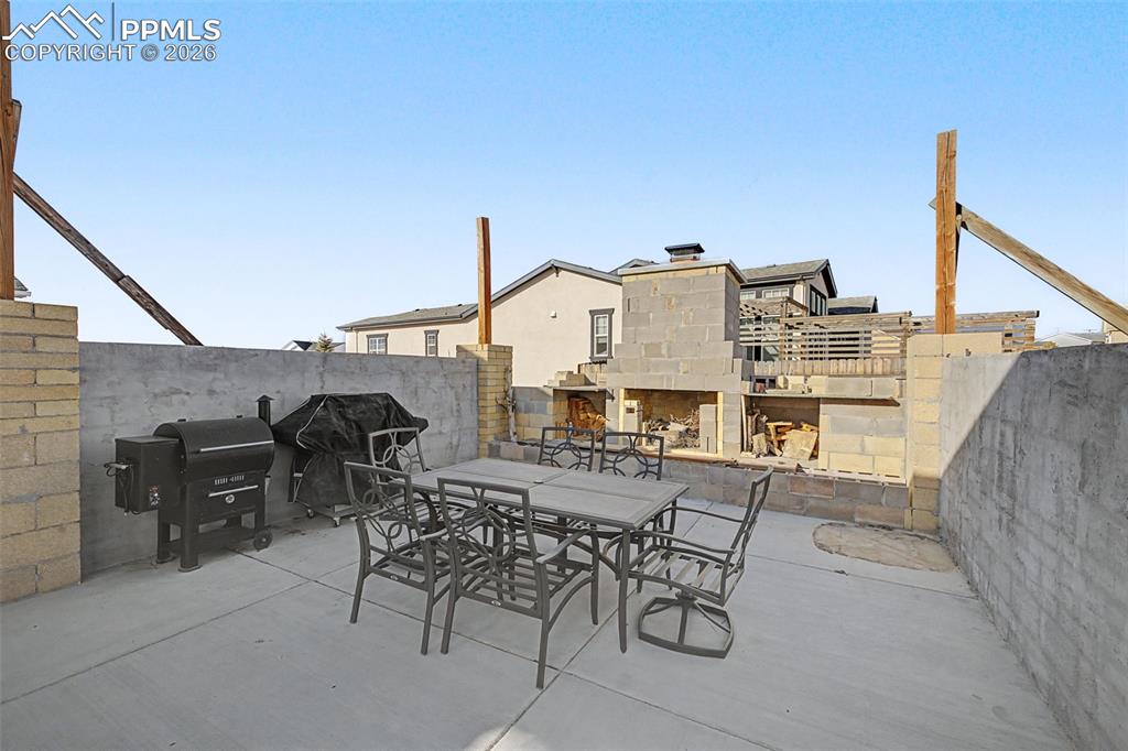 Image 45 of 47: Patio