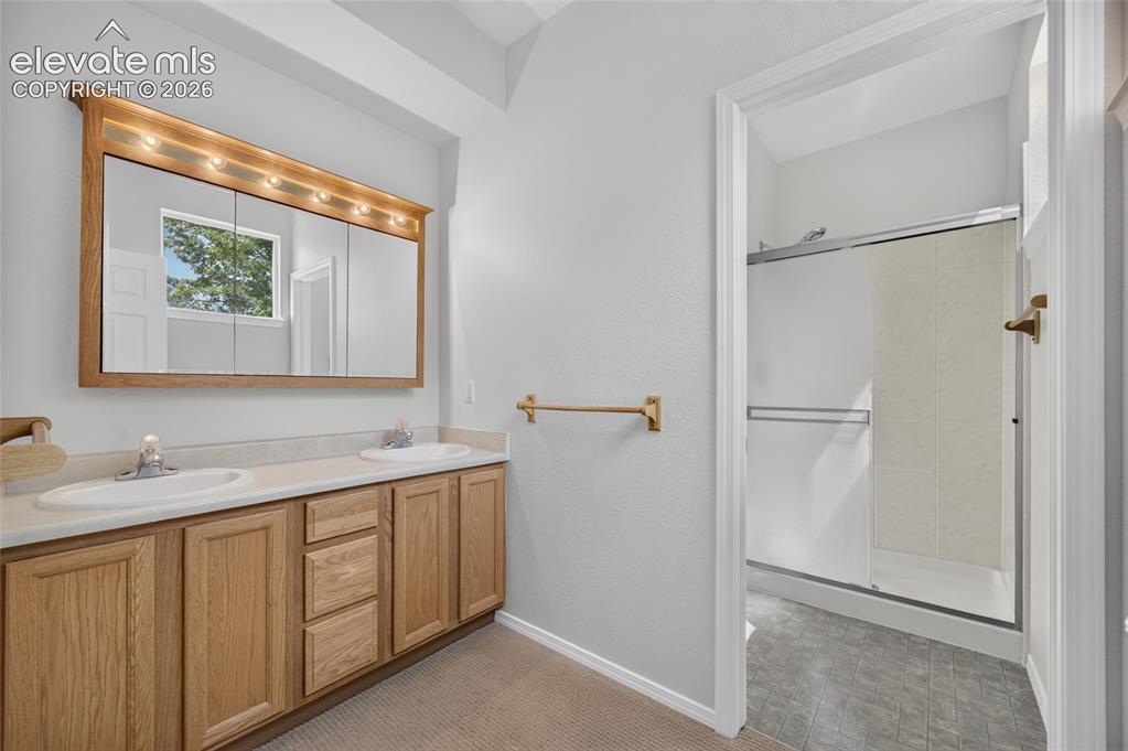 Image 11 of 25: Bathroom