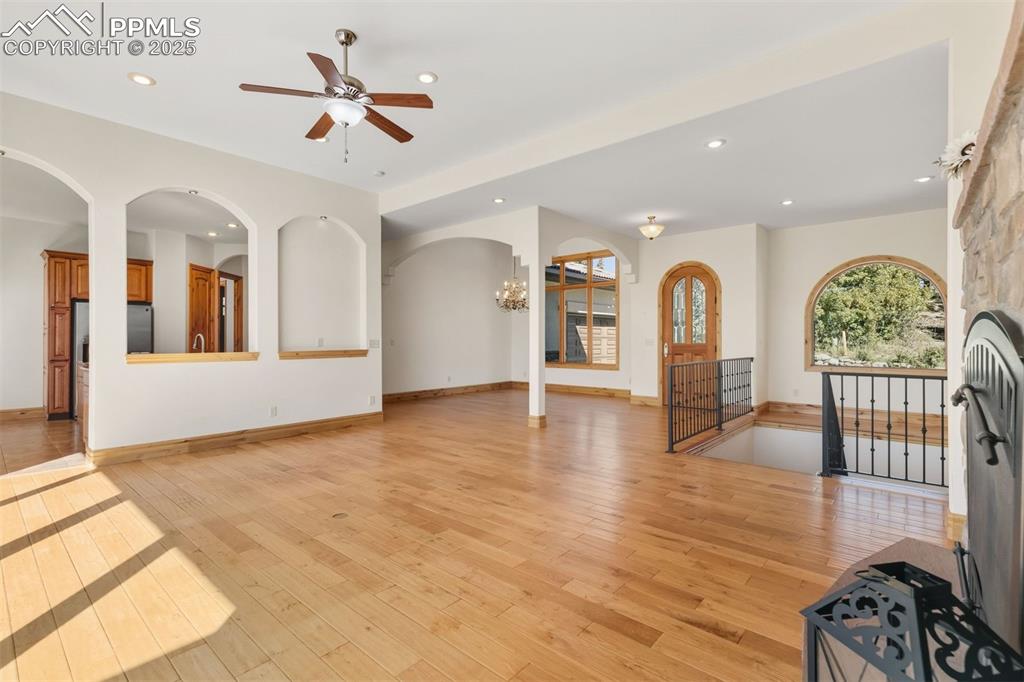 Image 10 of 50: Living Room