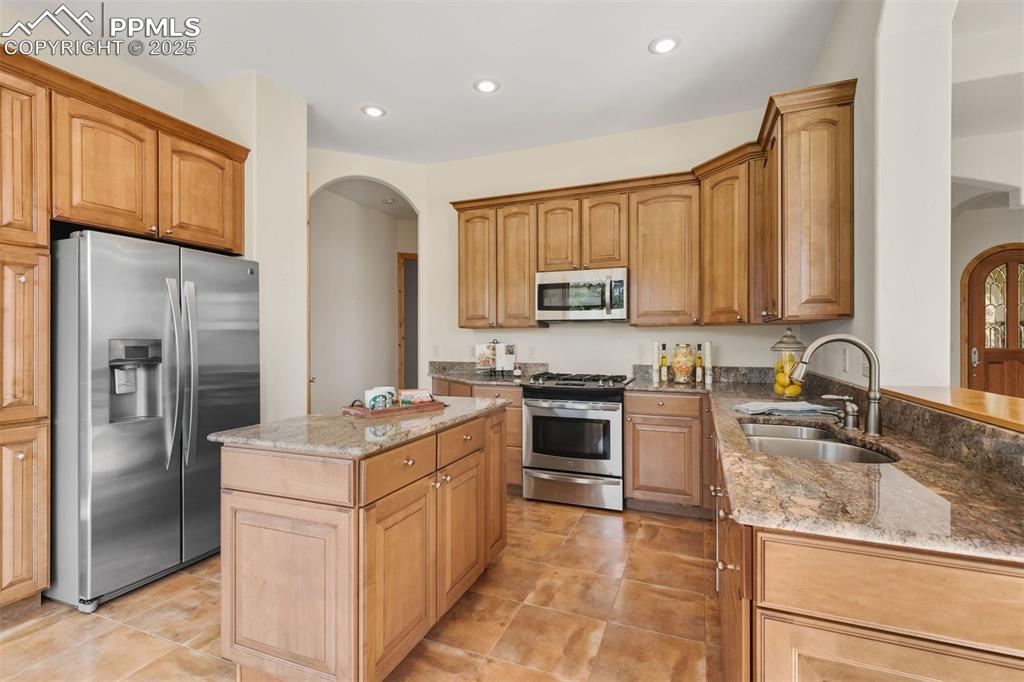 Image 12 of 50: Kitchen