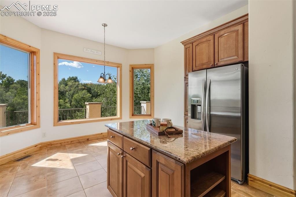 Image 17 of 50: Kitchen