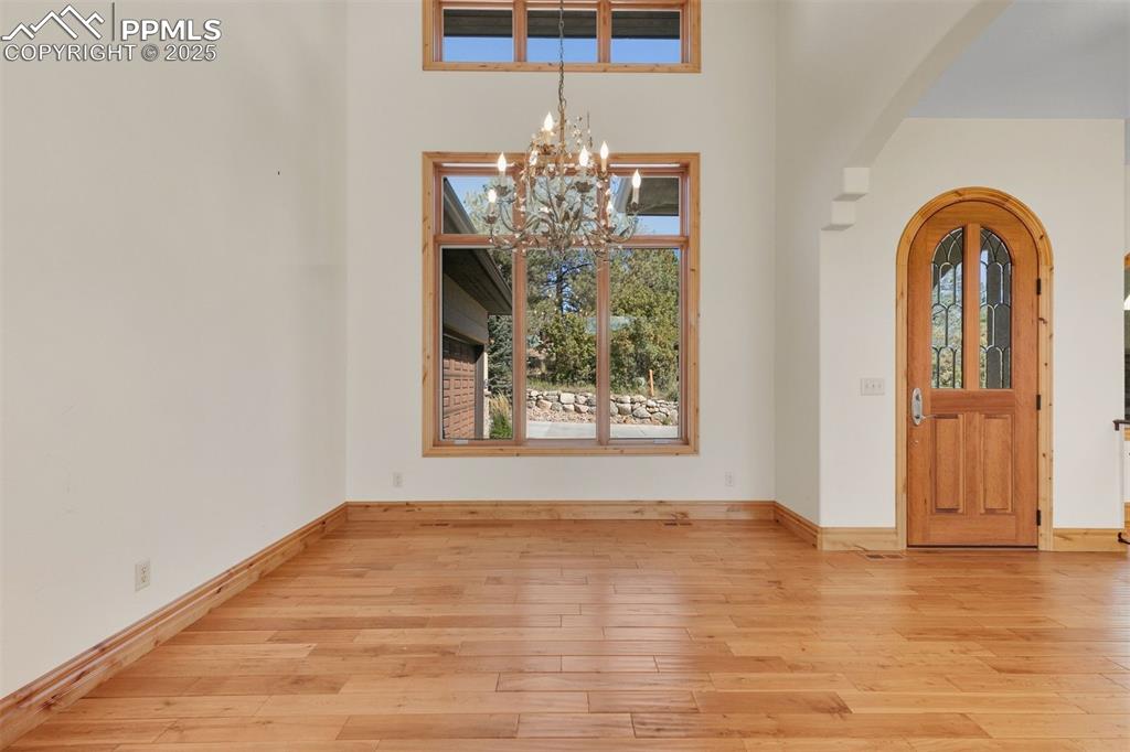 Image 19 of 50: Entry