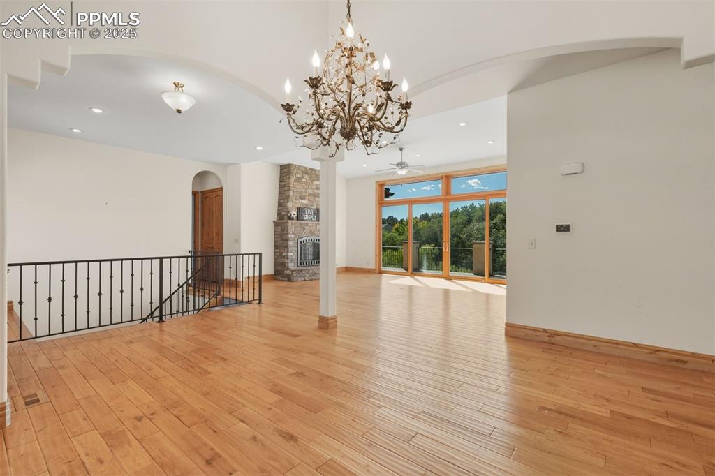 Image 20 of 50: Living Room