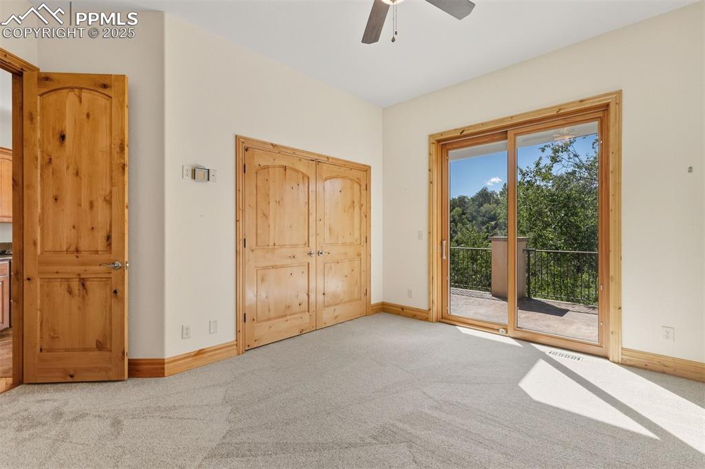 Image 29 of 50: Bedroom