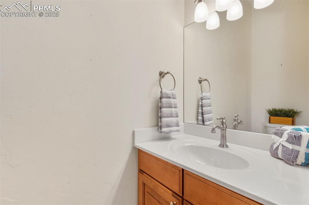 Image 32 of 50: Bathroom