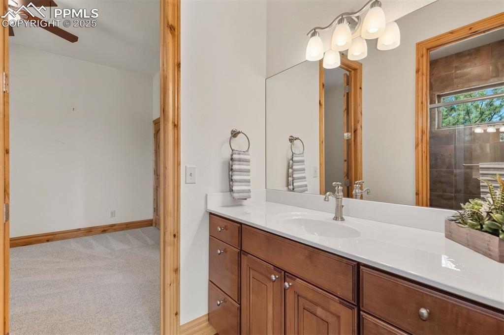 Image 33 of 50: Bathroom