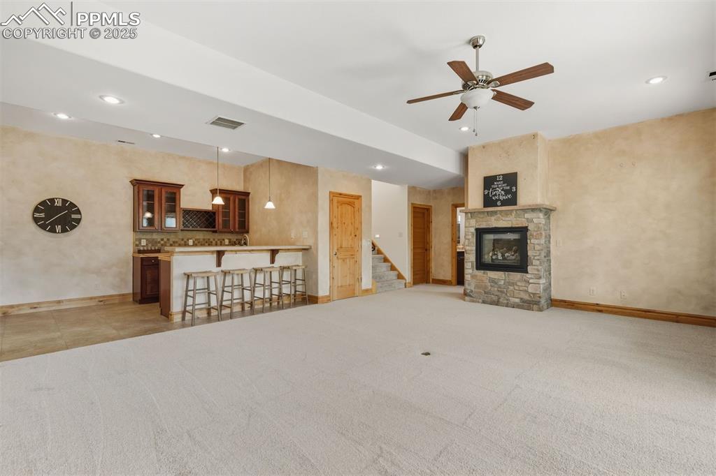 Image 35 of 50: Living Room