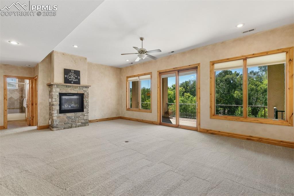 Image 36 of 50: Living Room